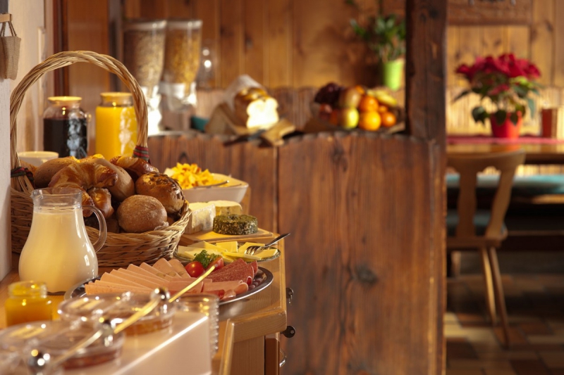 boulangerie-LE CASTELLET-min_breakfast_buffet_food_restaurant_meal_hotel_plate_fresh-718745